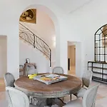 Outstanding With Heated Pool Near Uzes Saint-Siffret