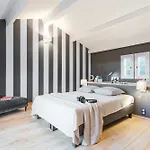 Outstanding With Heated Pool Near Uzes 度假居 Saint-Siffret