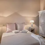Outstanding With Heated Pool Near Uzes 度假居 *