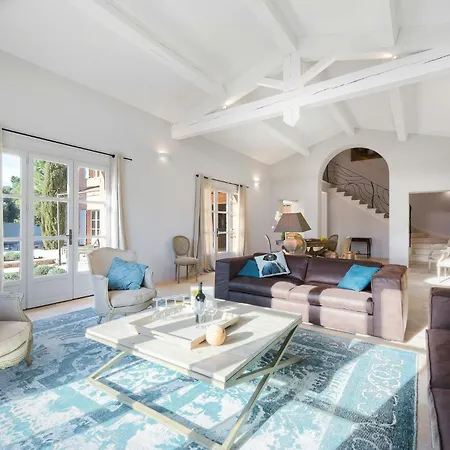 別荘 Outstanding With Heated Pool Near Uzes Saint-Siffret
