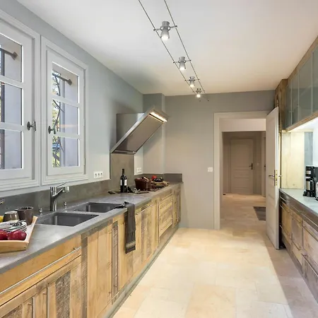 Outstanding With Heated Pool Near Uzes * Saint-Siffret