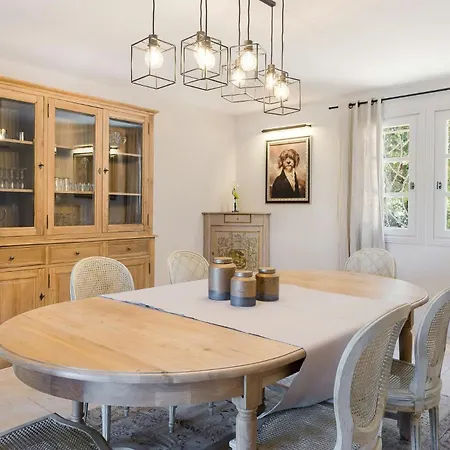 Ferienhaus Outstanding With Heated Pool Near Uzes