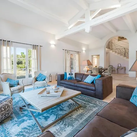 Ferienhaus Outstanding With Heated Pool Near Uzes