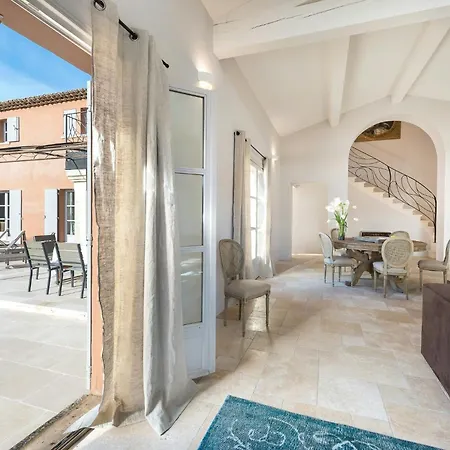 Outstanding With Heated Pool Near Uzes * Saint-Siffret