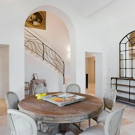 Outstanding With Heated Pool Near Uzes Saint-Siffret