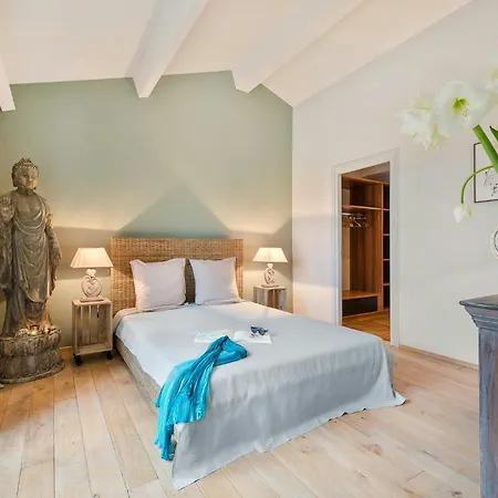 Outstanding With Heated Pool Near Uzes Ferienhaus