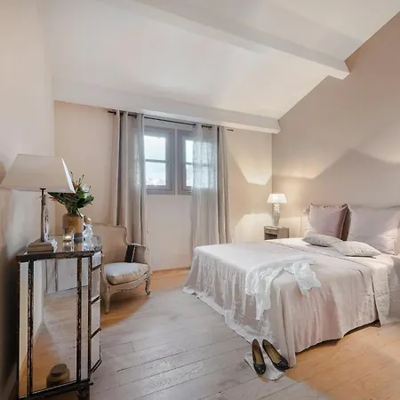 Outstanding With Heated Pool Near Uzes * Saint-Siffret