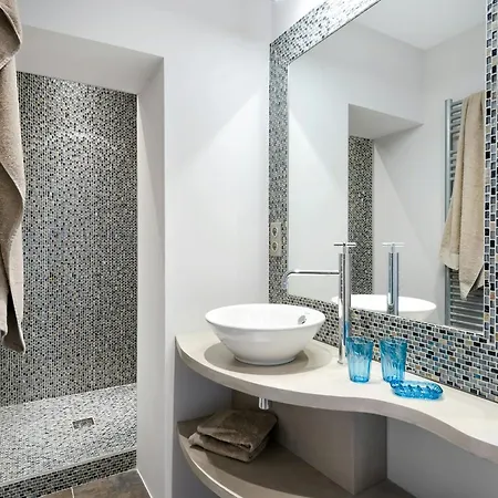 Outstanding With Heated Pool Near Uzes Ferienhaus