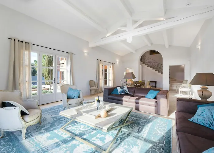 別荘 Outstanding With Heated Pool Near Uzes Saint-Siffret