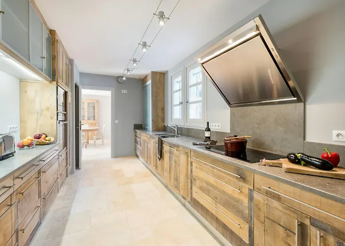 別荘 Outstanding With Heated Pool Near Uzes *