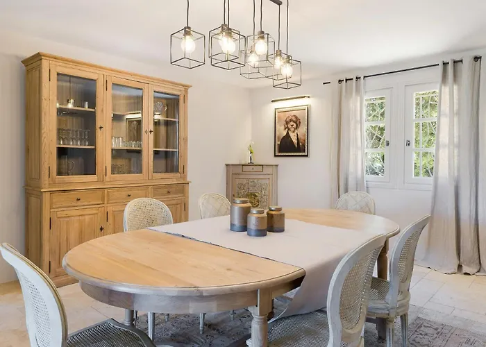 別荘 Outstanding With Heated Pool Near Uzes