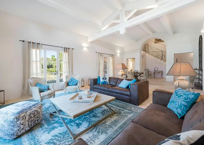 別荘 Outstanding With Heated Pool Near Uzes
