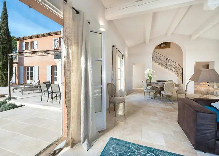 Outstanding With Heated Pool Near Uzes * Saint-Siffret