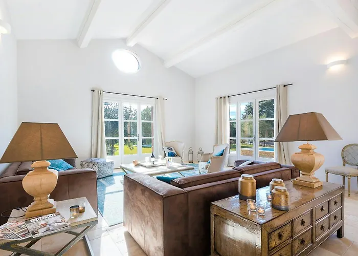 Outstanding With Heated Pool Near Uzes 別荘 Saint-Siffret