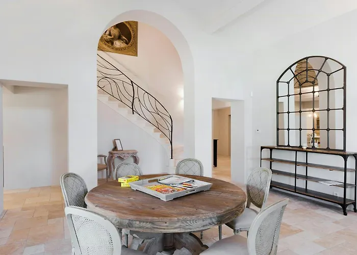 Outstanding With Heated Pool Near Uzes Saint-Siffret