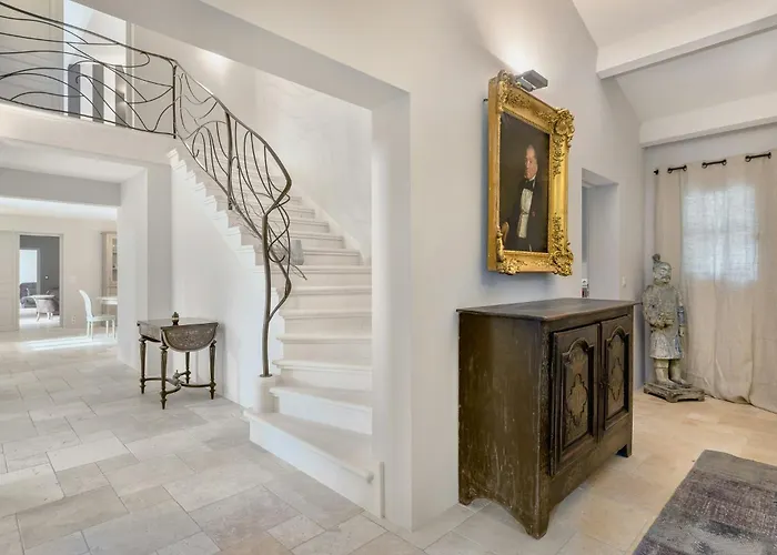 Outstanding With Heated Pool Near Uzes Saint-Siffret