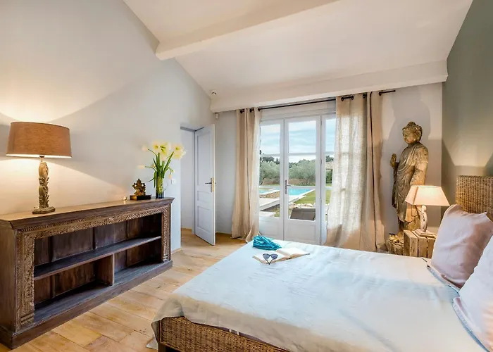 Outstanding With Heated Pool Near Uzes 別荘 *