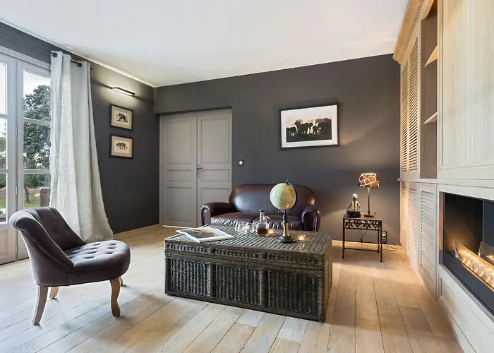 Outstanding With Heated Pool Near Uzes 別荘