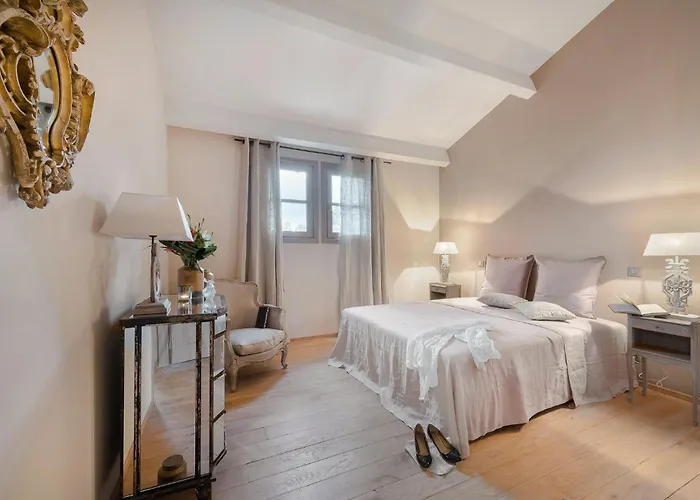 Outstanding With Heated Pool Near Uzes * Saint-Siffret
