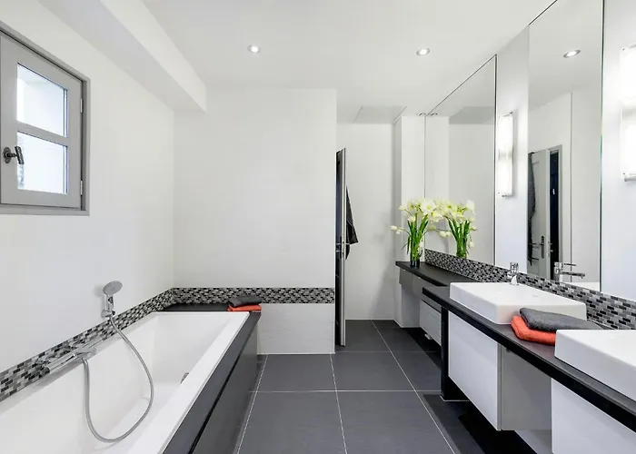 別荘 Outstanding With Heated Pool Near Uzes Saint-Siffret