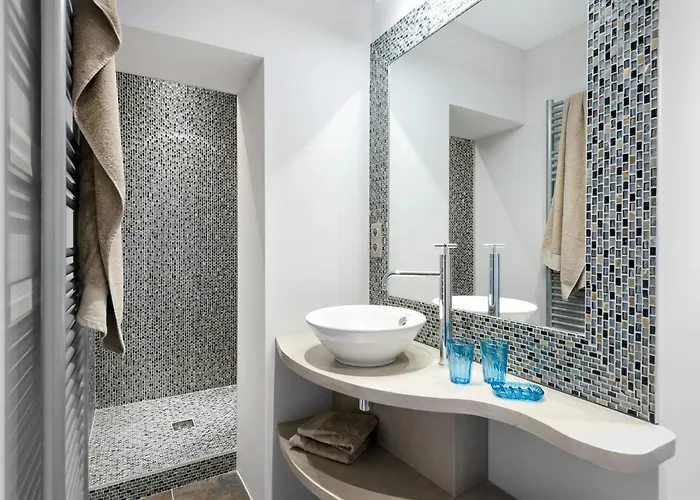 Outstanding With Heated Pool Near Uzes 別荘